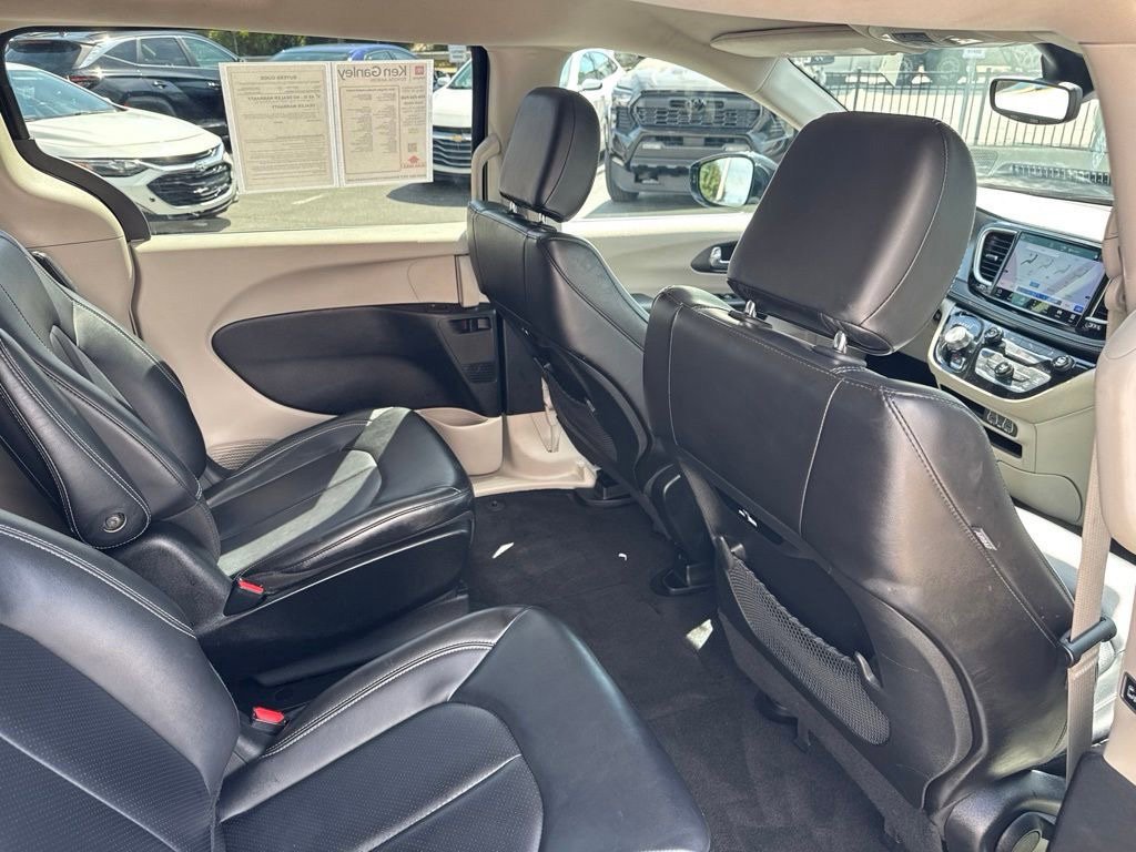 Used 2024 Chrysler Pacifica Limited FWD image 18