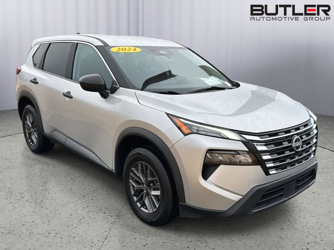 Used 2024 Nissan Rogue S image 6