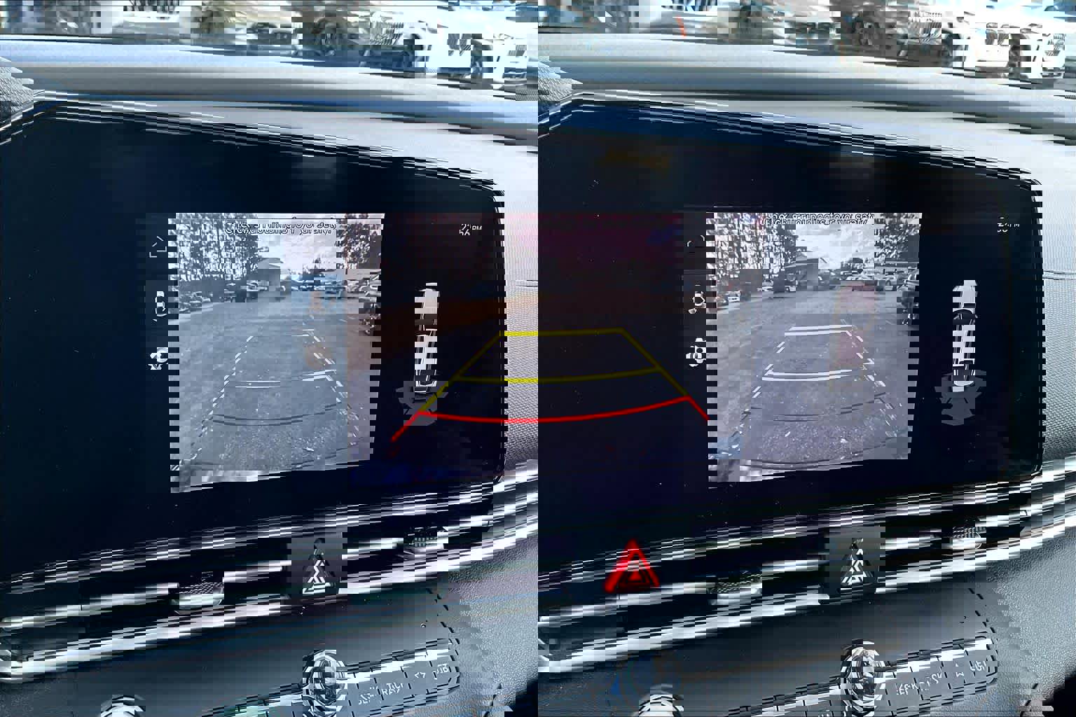 Used 2022 Hyundai Elantra Limited w/ Preferred Accessory Package image 27