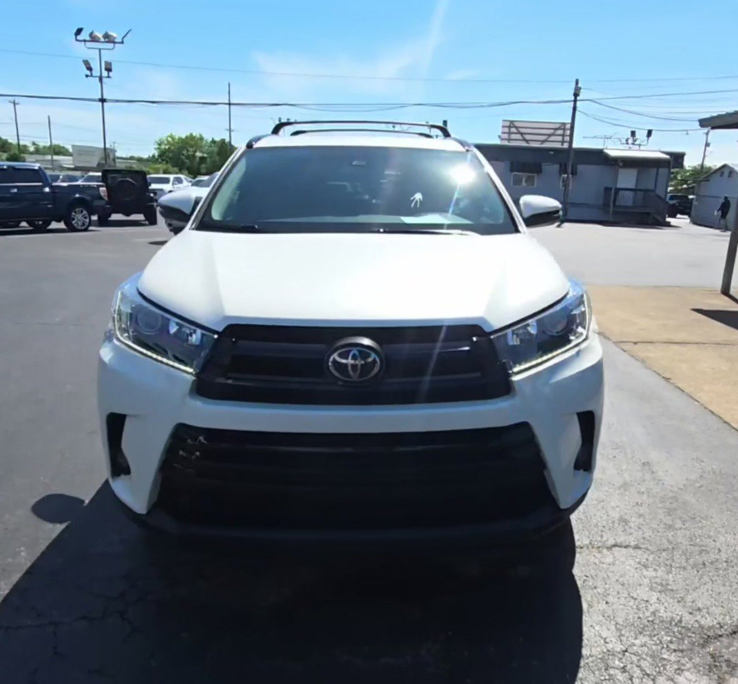 Used 2019 Toyota Highlander SE AWD/4WD image 2