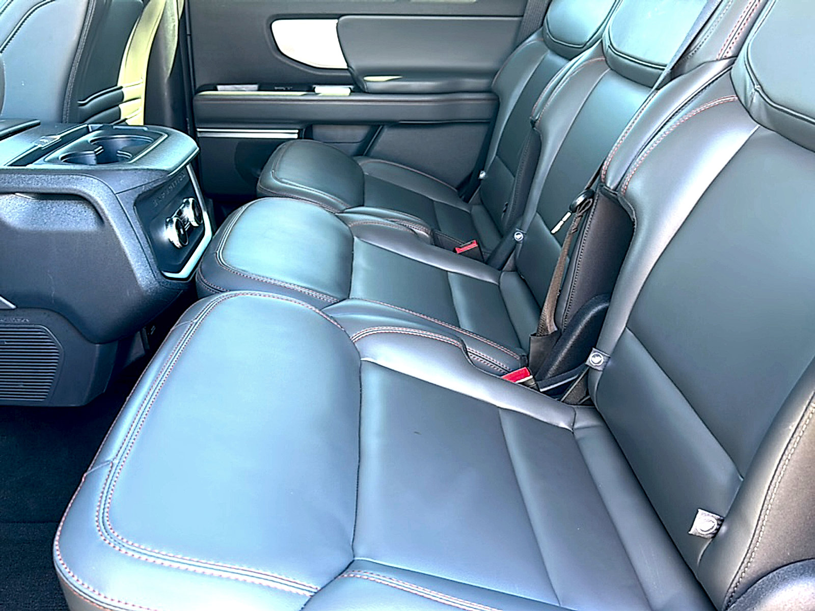 Used 2025 Ford Expedition Active AWD/4WD image 19