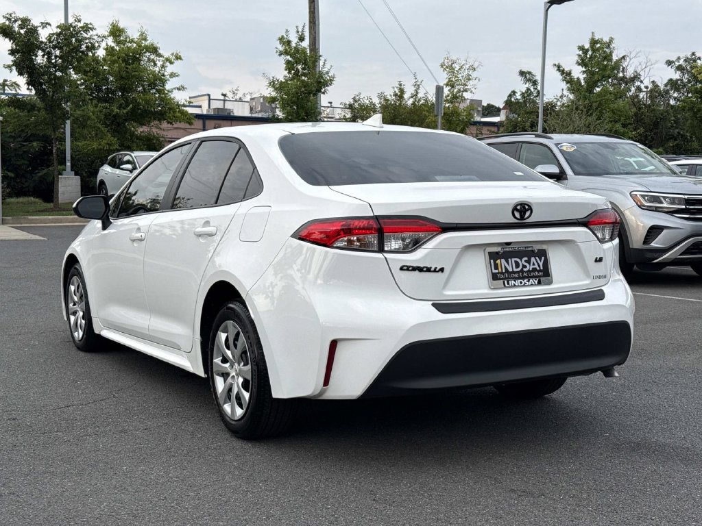 Used 2025 Toyota Corolla LE FWD image 5