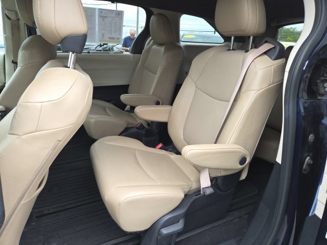 Used 2021 Toyota Sienna XLE w/ XLE Plus Package FWD image 14