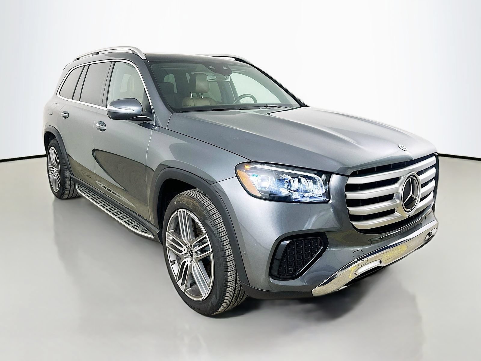 Used 2024 Mercedes-Benz GLS 450 4MATIC image 3