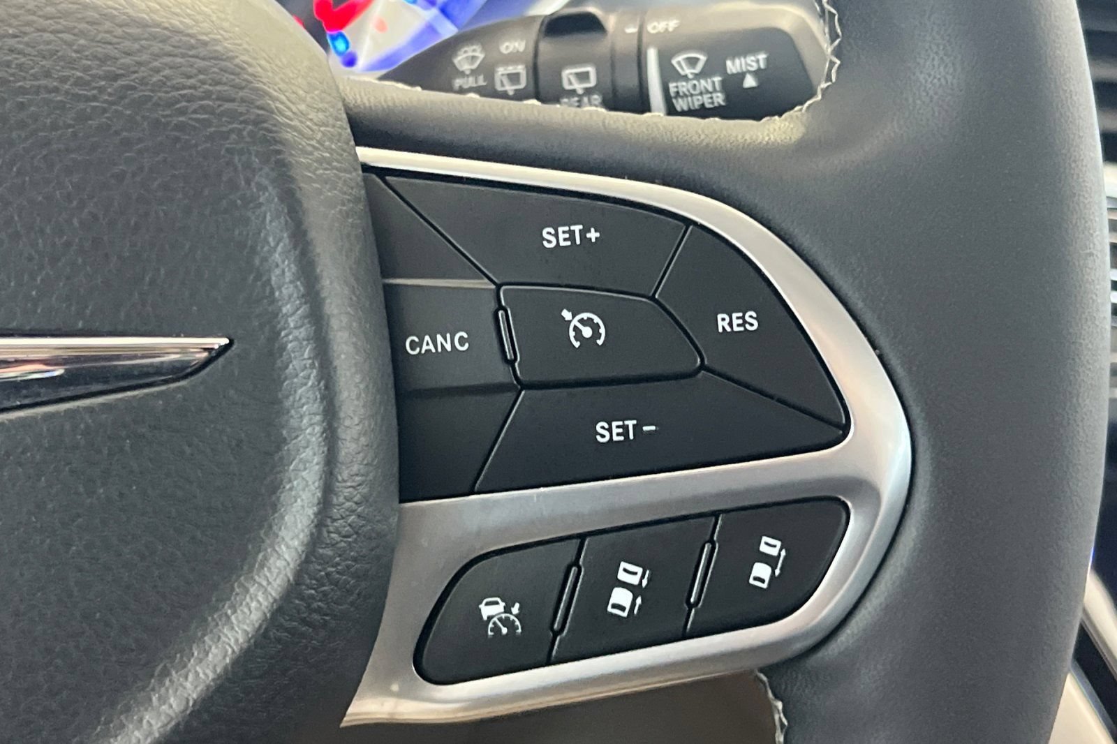 Used 2024 Chrysler Pacifica Limited FWD image 30