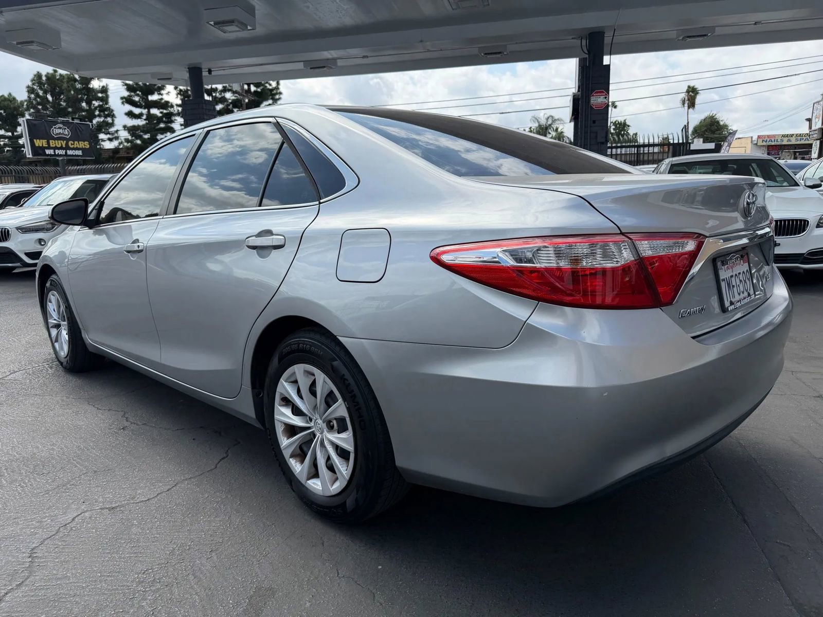 Used 2015 Toyota Camry LE FWD image 17