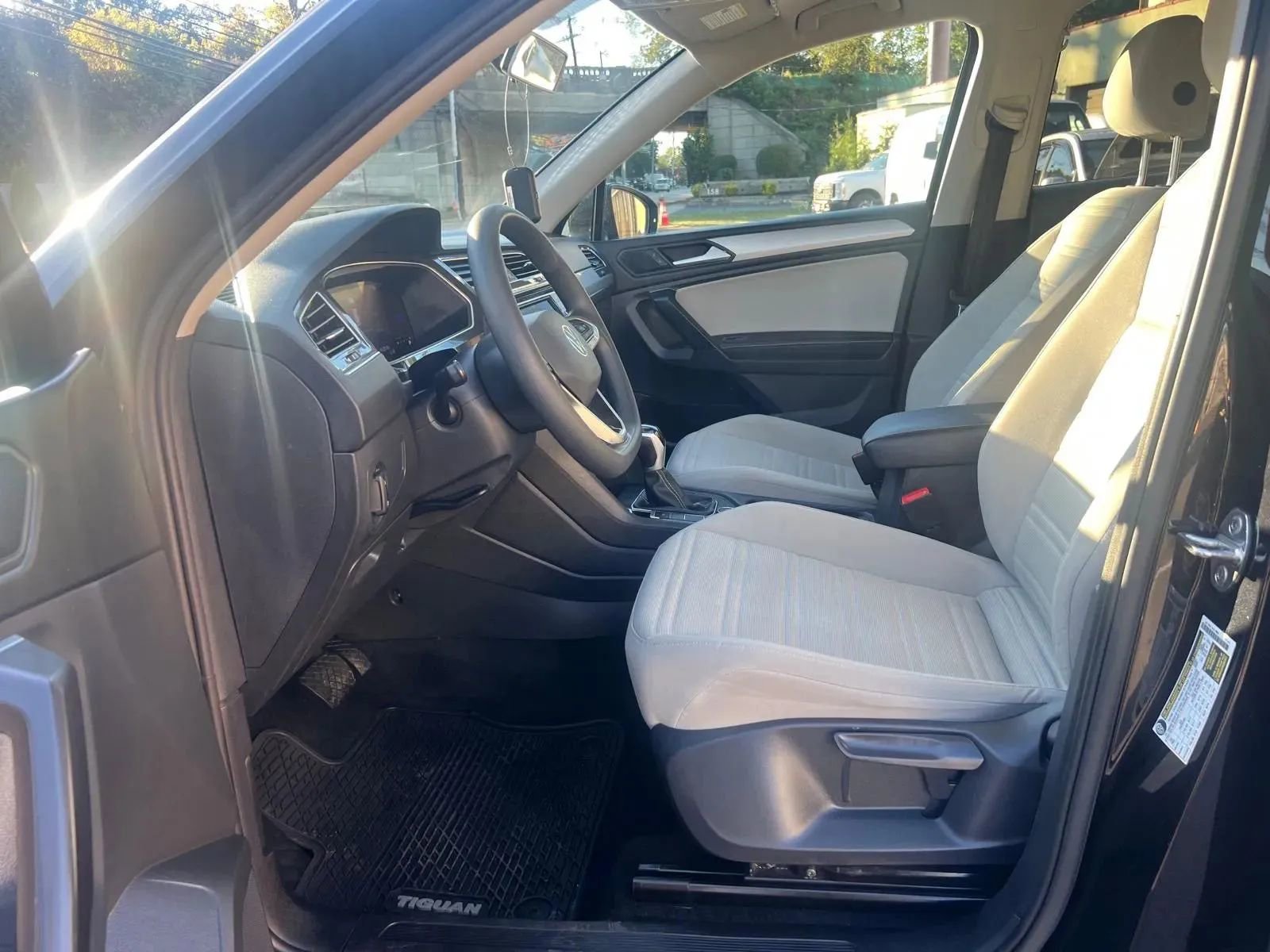 Used 2022 Volkswagen Tiguan S image 27