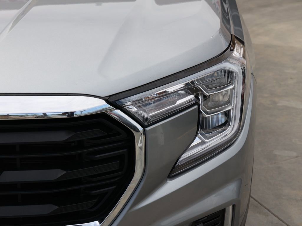 Used 2024 GMC Terrain SLE image 10