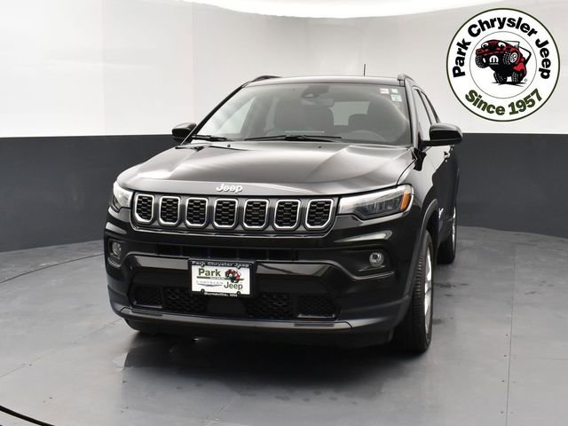 Used 2024 Jeep Compass Latitude w/ Sun and Sound Group image 2