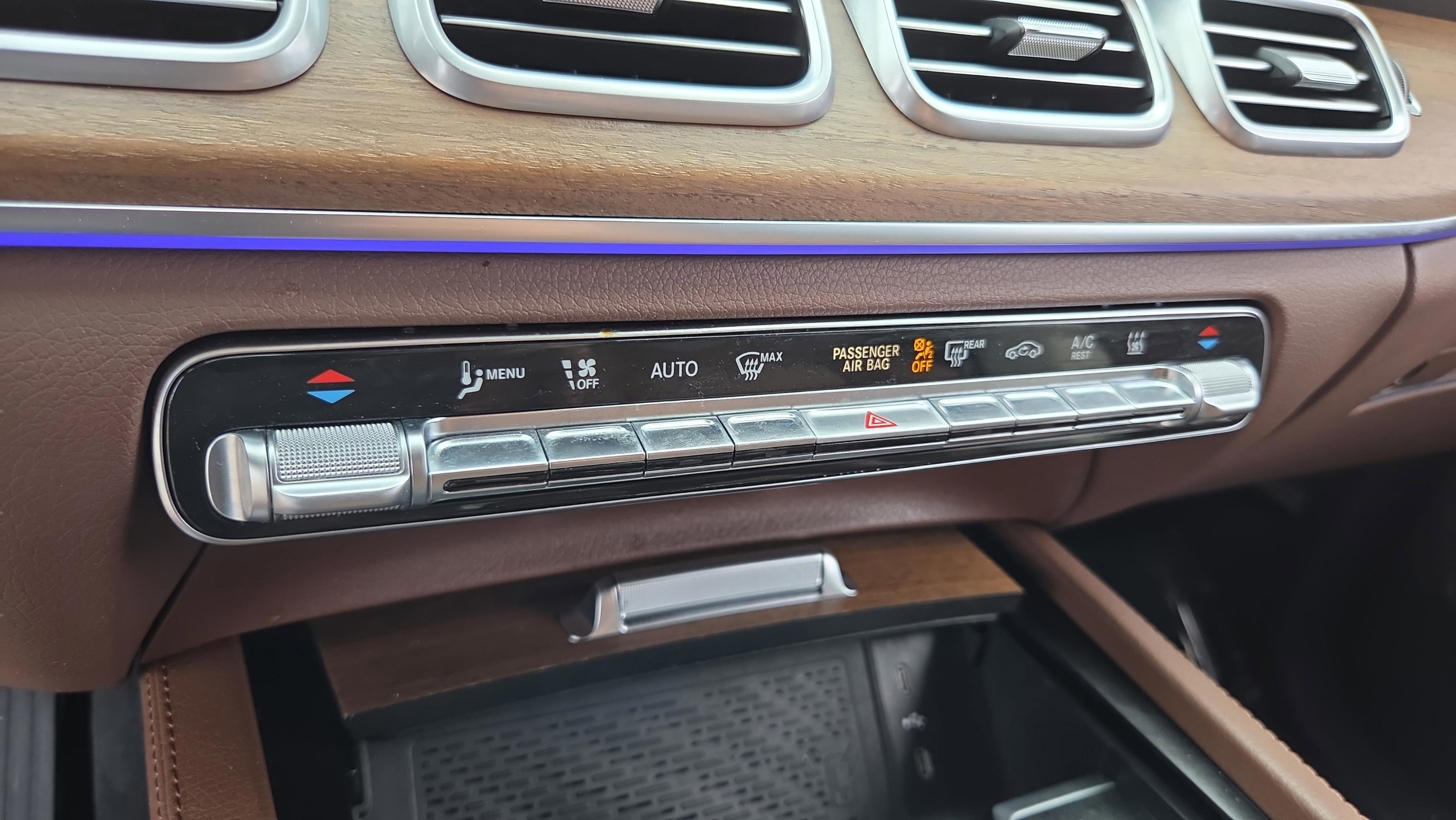 Used 2025 Mercedes-Benz GLE 450e 4MATIC w/ Winter Package image 22