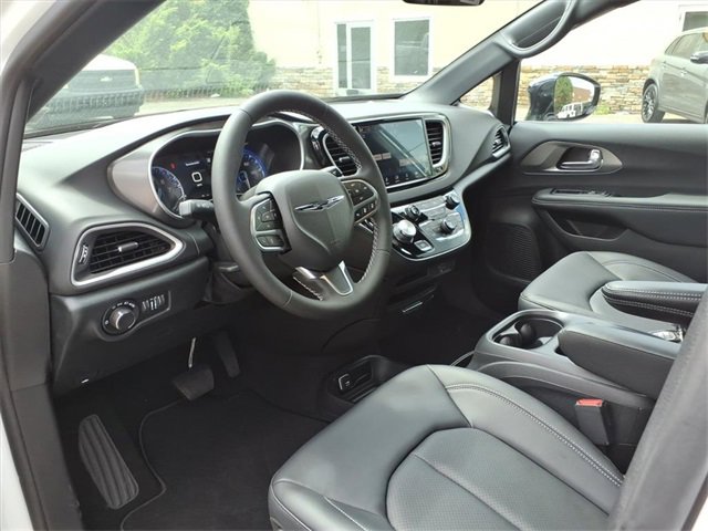 New 2026 Chrysler Voyager LX image 10