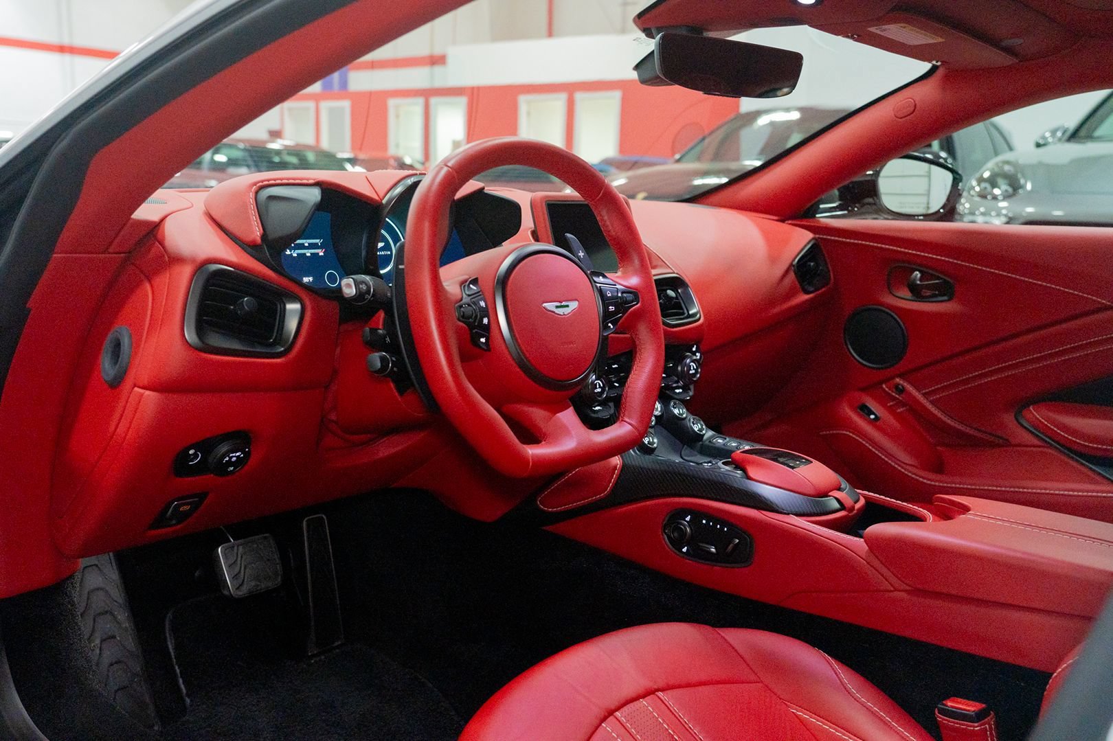 Used 2019 Aston Martin V8 Vantage Coupe RWD image 18