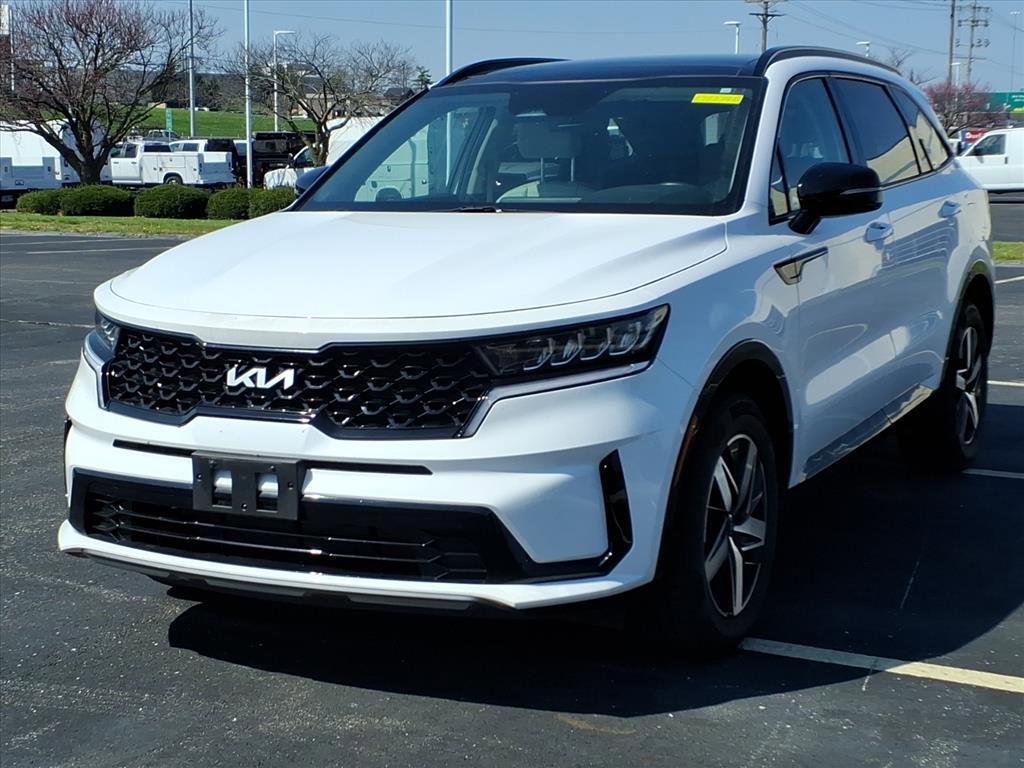Used 2023 Kia Sorento S w/ Panoramic Sunroof Package image 2