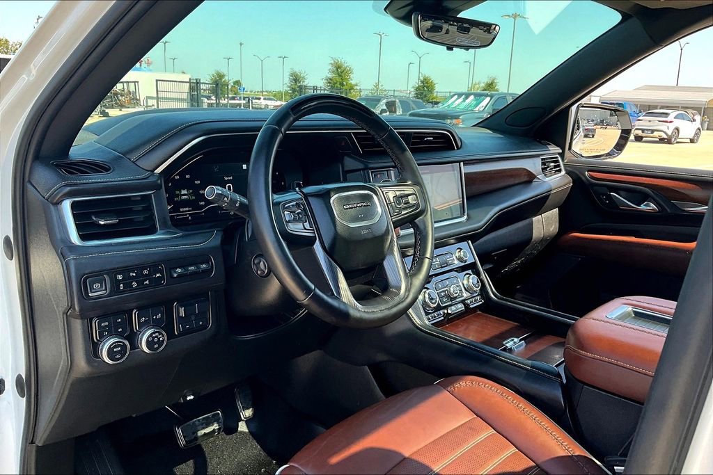 Used 2023 GMC Yukon Denali Ultimate image 17