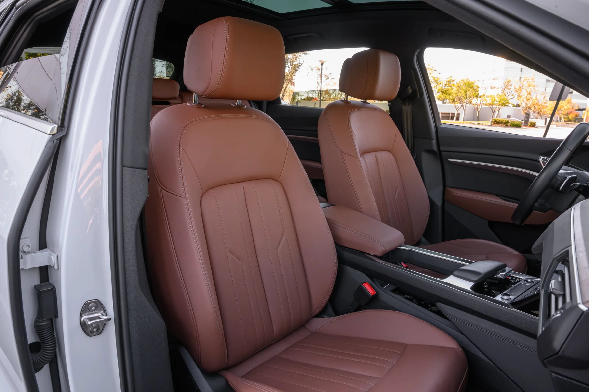 Used 2024 Audi Q8 e-tron Premium AWD/4WD image 33