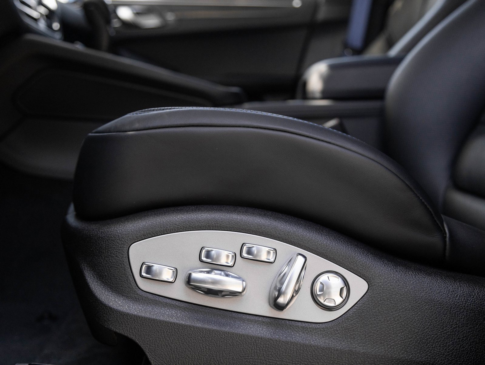 New 2026 Porsche Macan GTS image 22