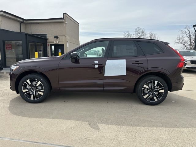 New 2026 Volvo XC60 B5 Plus w/ Climate Package image 4