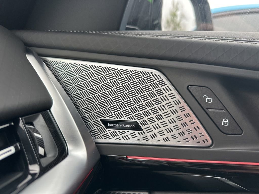 Used 2025 BMW X2 xDrive28i w/ Premium Package image 16