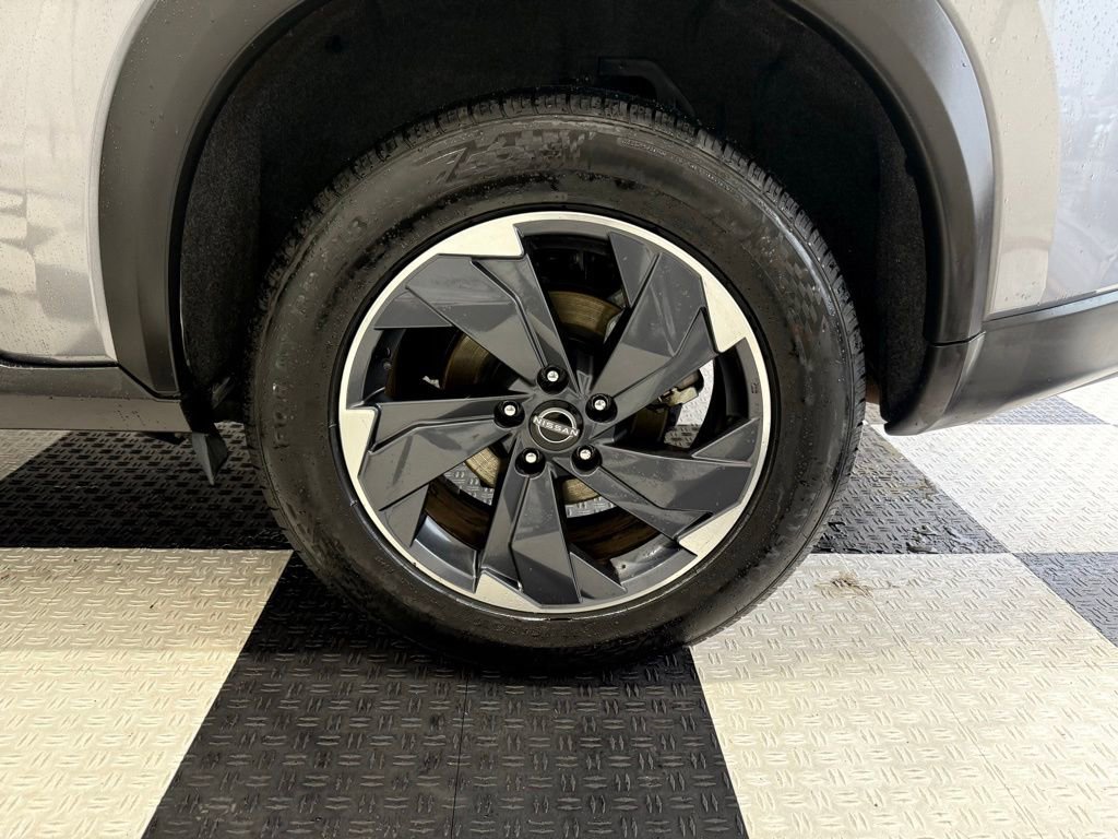 Used 2025 Nissan Rogue SV FWD image 11