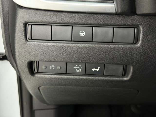 Used 2024 Nissan Rogue SV FWD image 10
