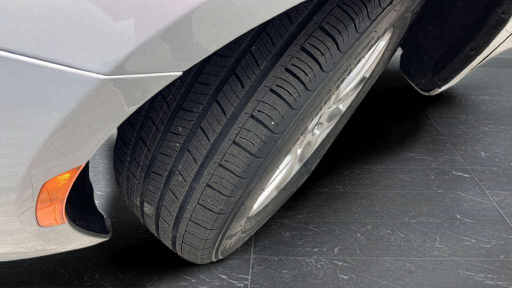 Used 2024 Chrysler Pacifica Touring-L FWD image 36