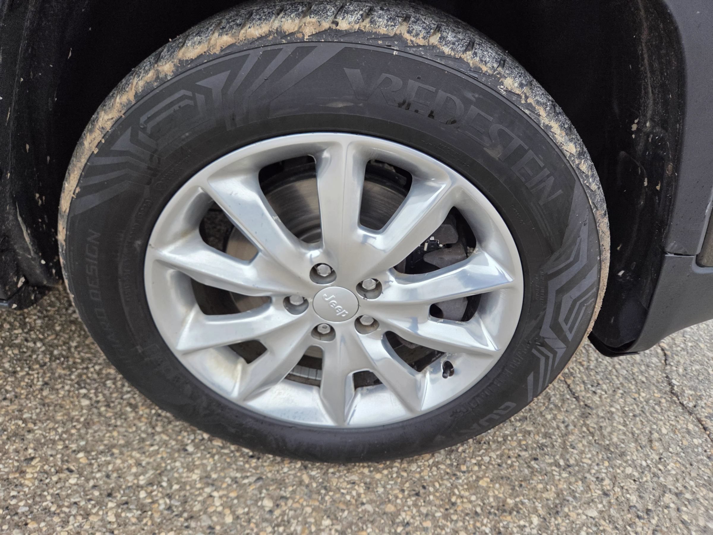 Used 2017 Jeep Cherokee Limited AWD/4WD image 9