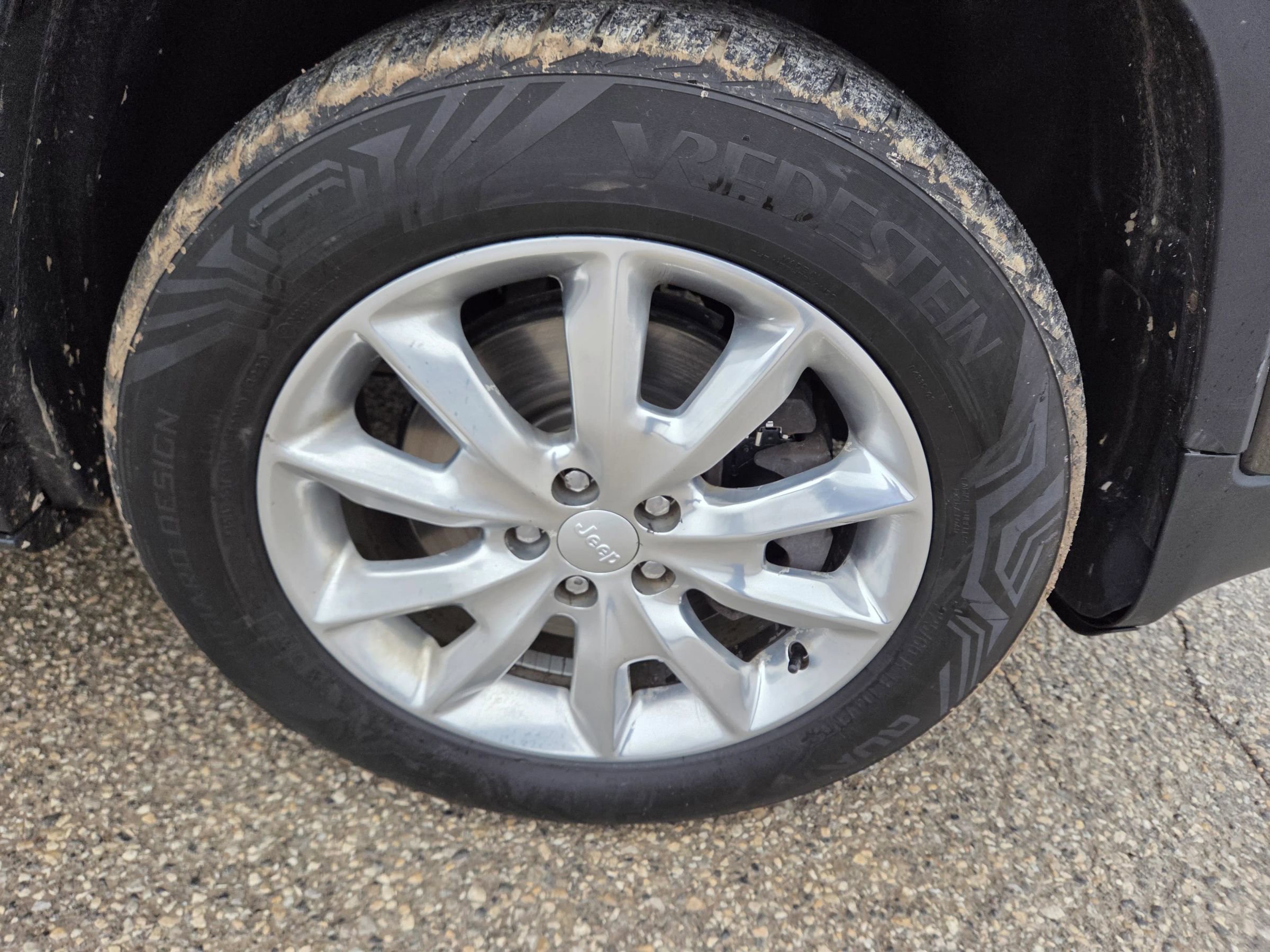 Used 2017 Jeep Cherokee Limited image 9