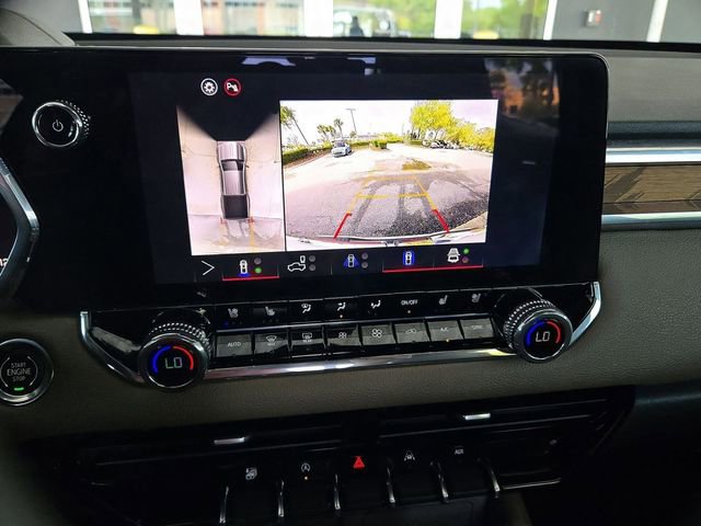 Used 2025 GMC Canyon Denali image 17