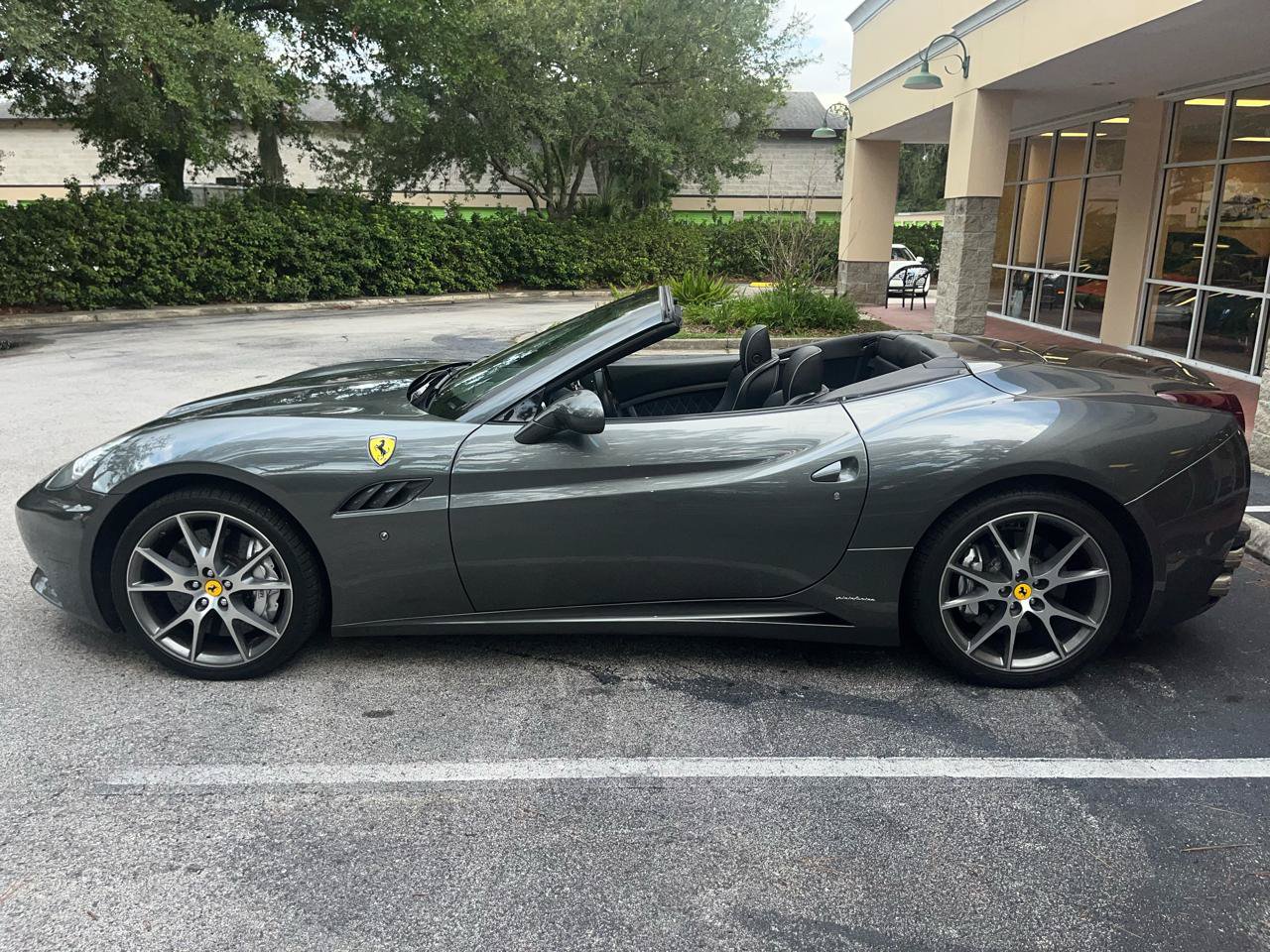 Used 2011 Ferrari California RWD image 10