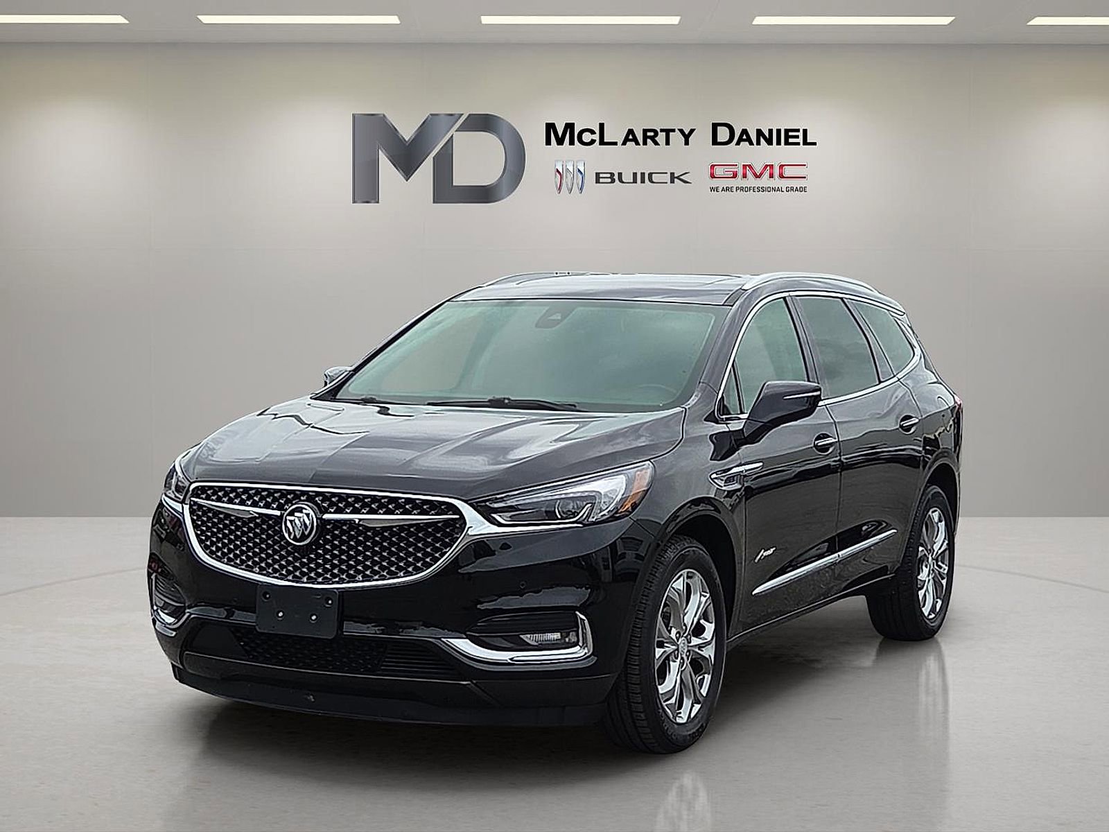 Used 2019 Buick Enclave Avenir w/ Avenir Technology Package AWD/4WD image 2