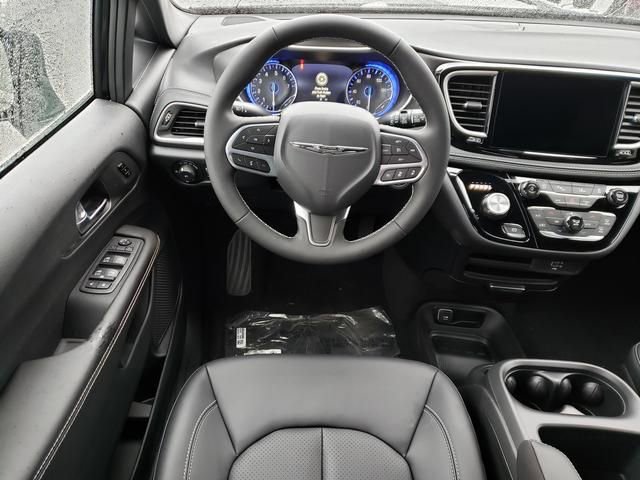 New 2026 Chrysler Pacifica Select image 9