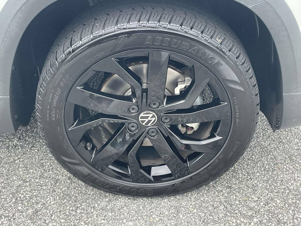 Certified 2023 Volkswagen Taos SE FWD image 7