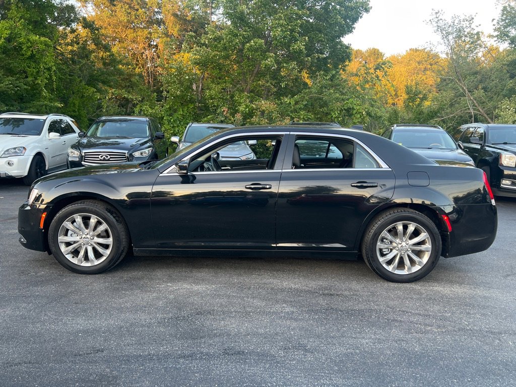 Used 2015 Chrysler 300 Limited w/ 300 Premium Group image 2