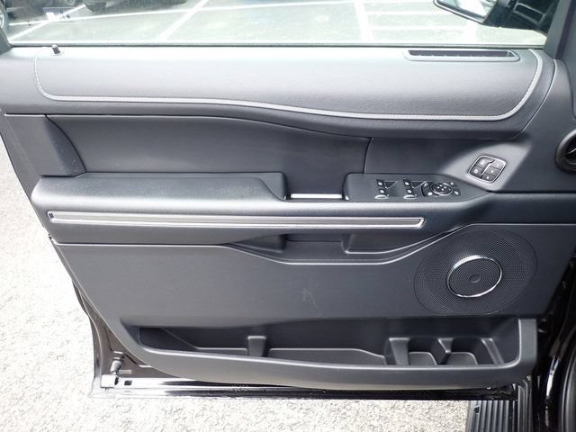 Used 2024 Ford Expedition XLT AWD/4WD image 23