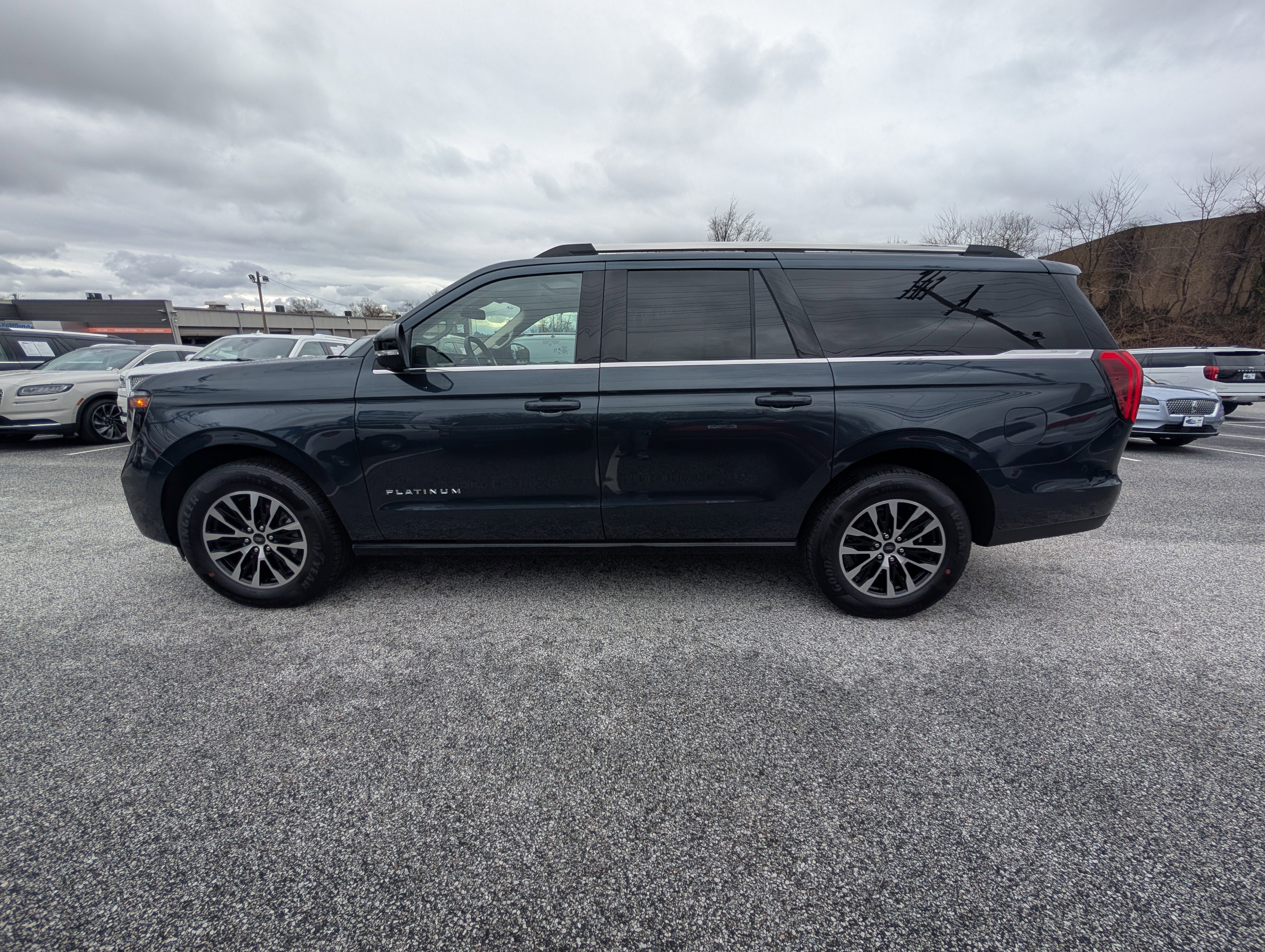 Certified 2025 Ford Expedition Max Platinum image 3