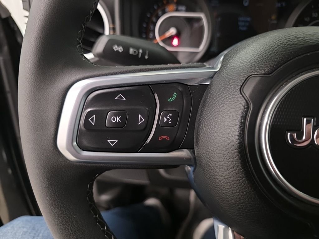 Used 2025 Jeep Wrangler Sahara w/ Technology Group image 17