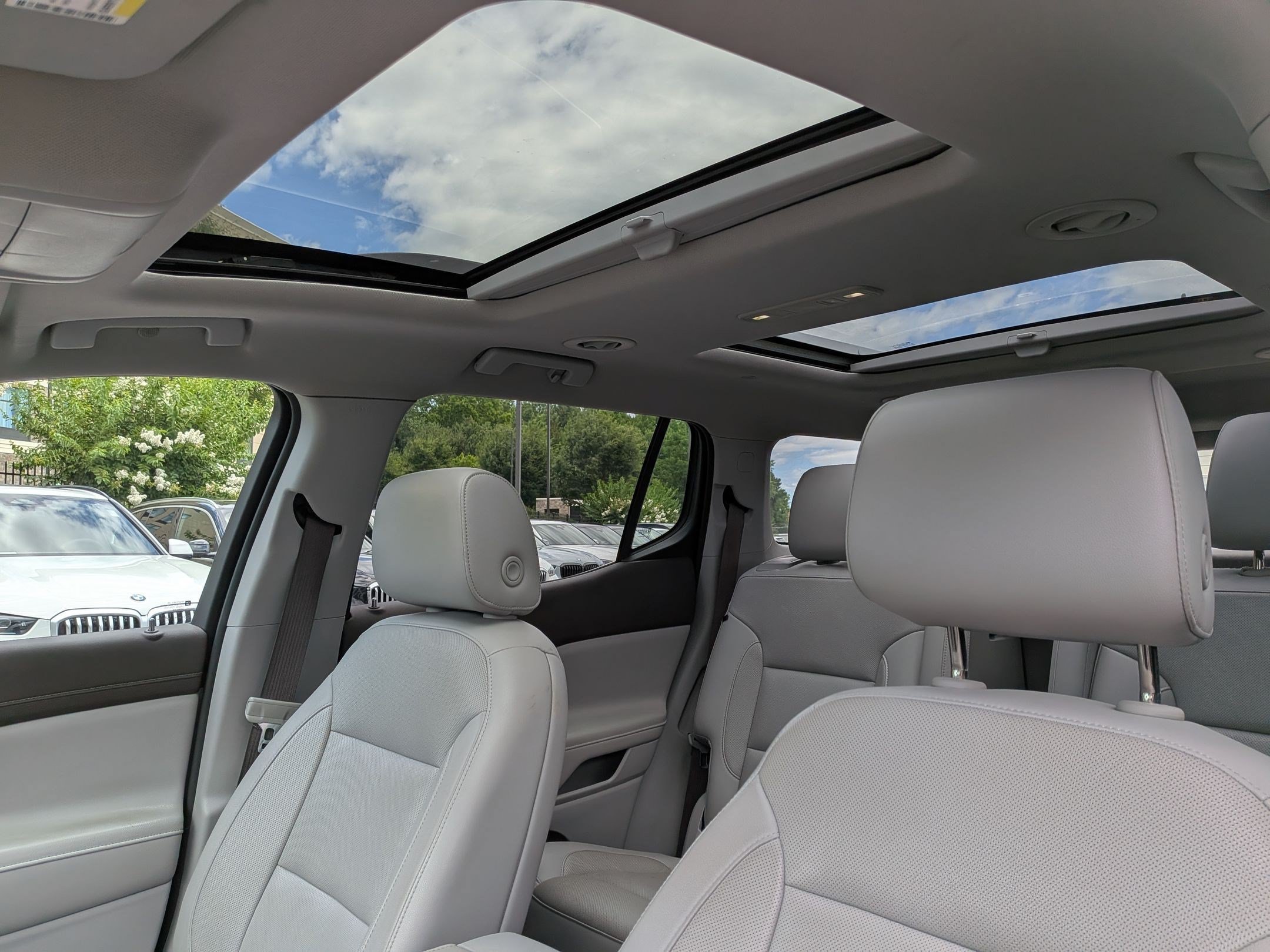 Used 2019 GMC Acadia SLT FWD image 18