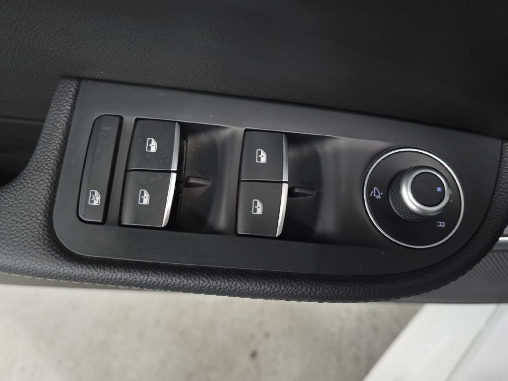 Used 2019 Alfa Romeo Giulia AWD image 22