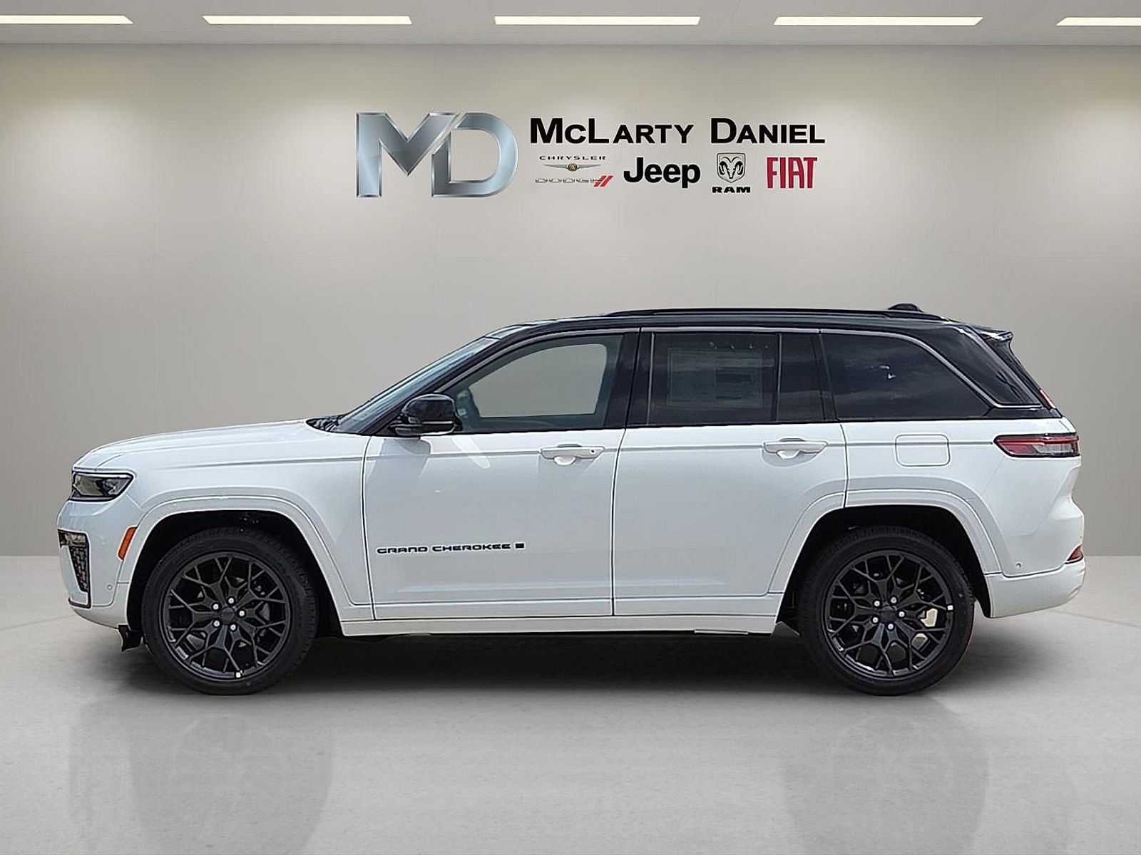 New 2026 Jeep Grand Cherokee Summit w/ Obsidian Package AWD/4WD image 3