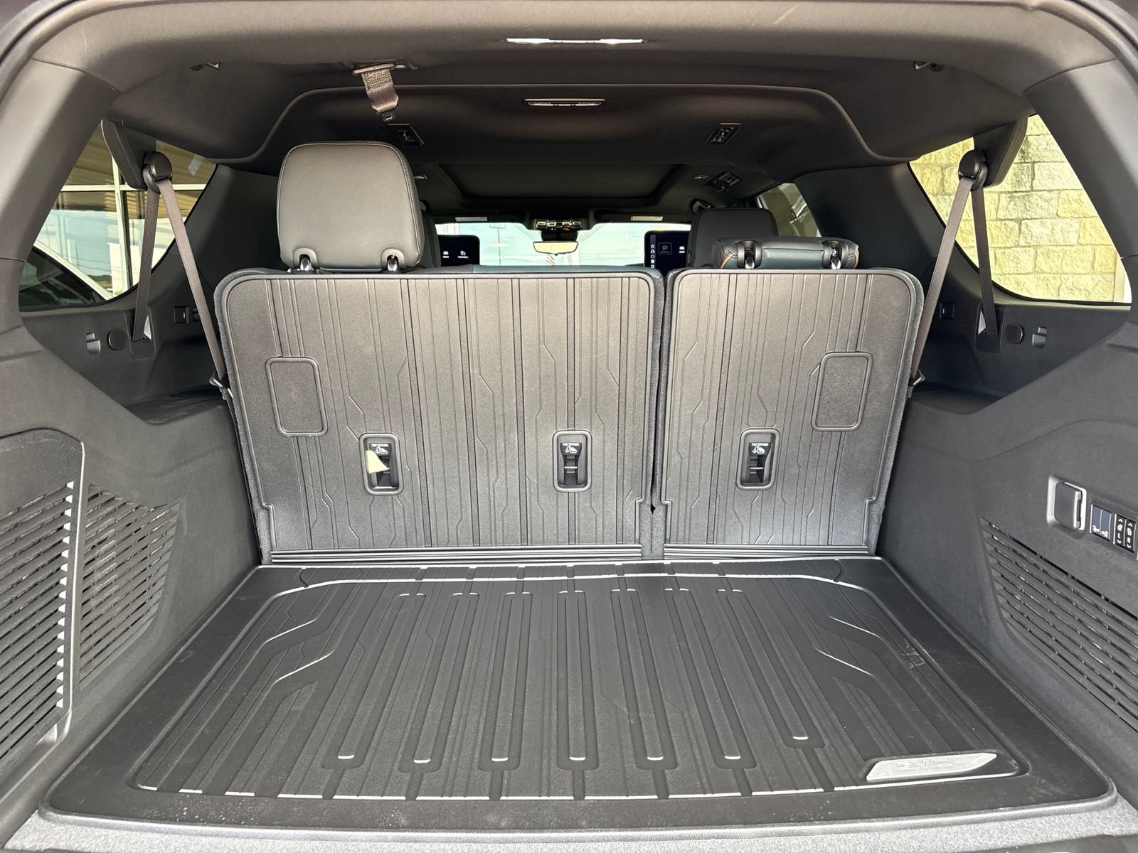New 2026 GMC Yukon XL AT4 w/ AT4 Premium Plus Package AWD/4WD image 21