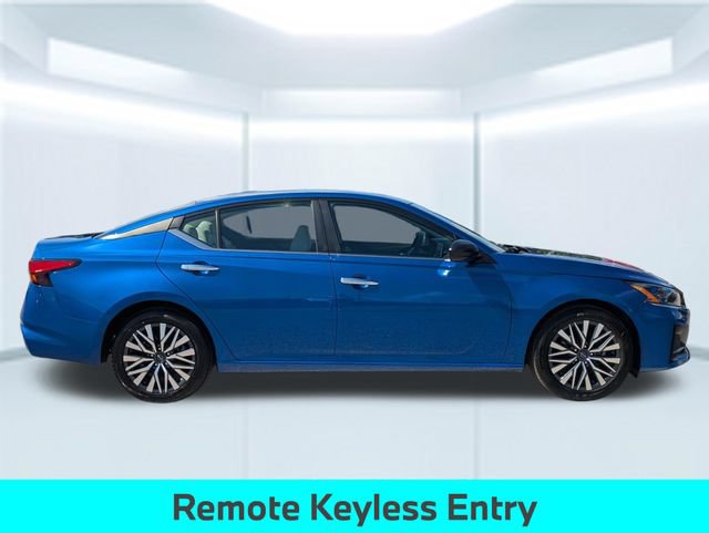 Used 2025 Nissan Altima 2.5 SV FWD image 8