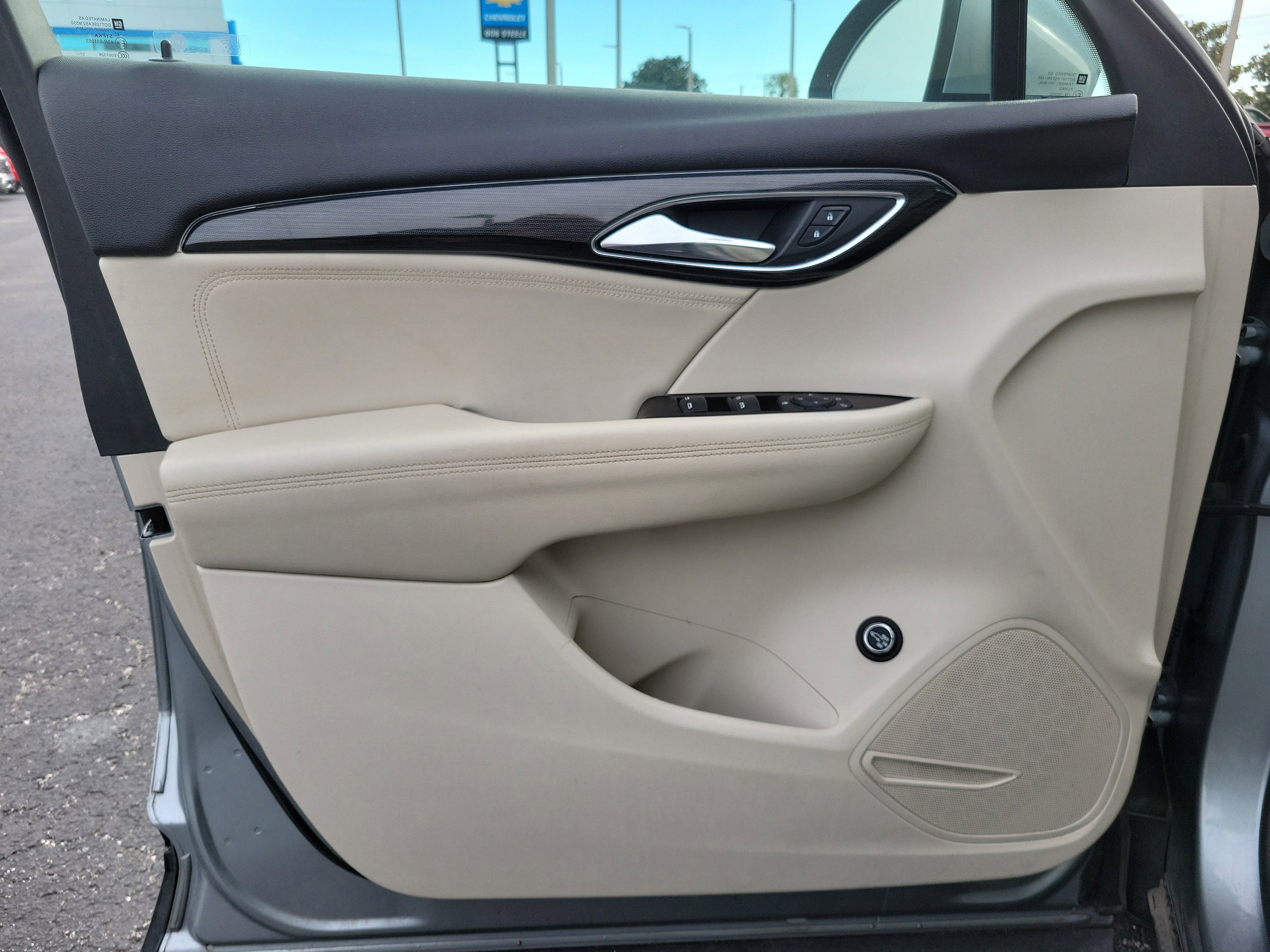 Used 2023 Buick Envision Preferred image 17