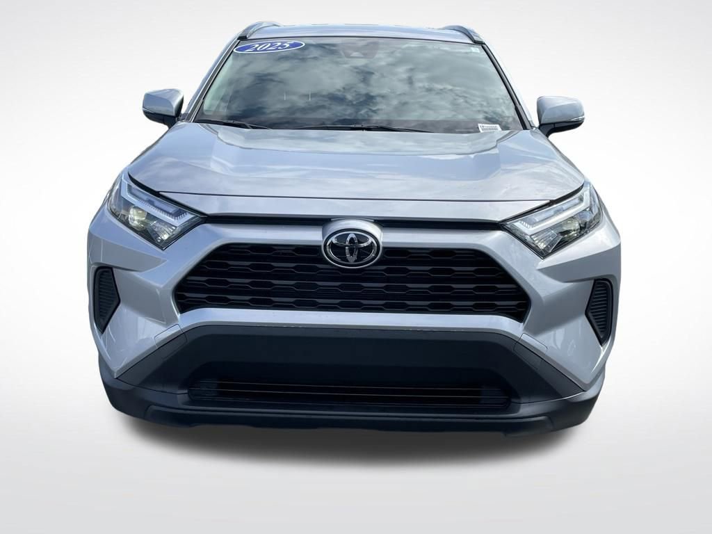 Used 2025 Toyota RAV4 XLE image 9