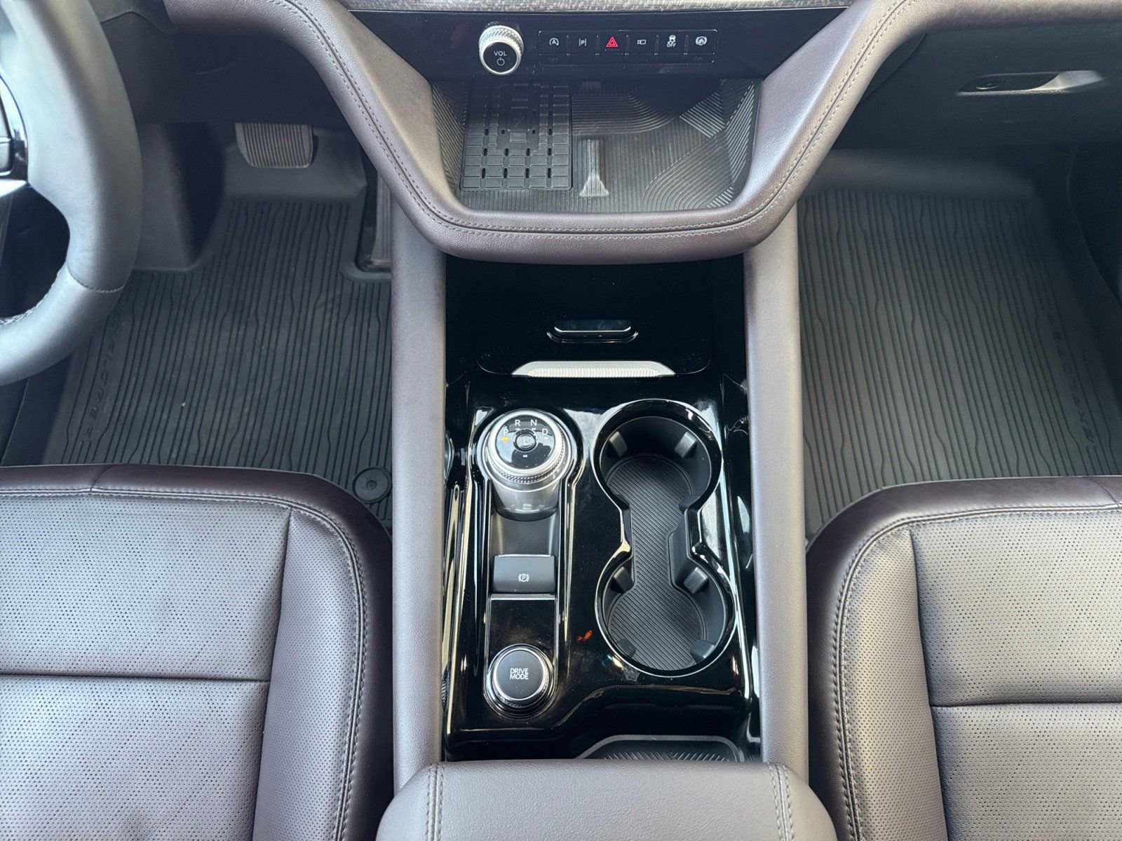 Used 2025 Ford Explorer Platinum image 11