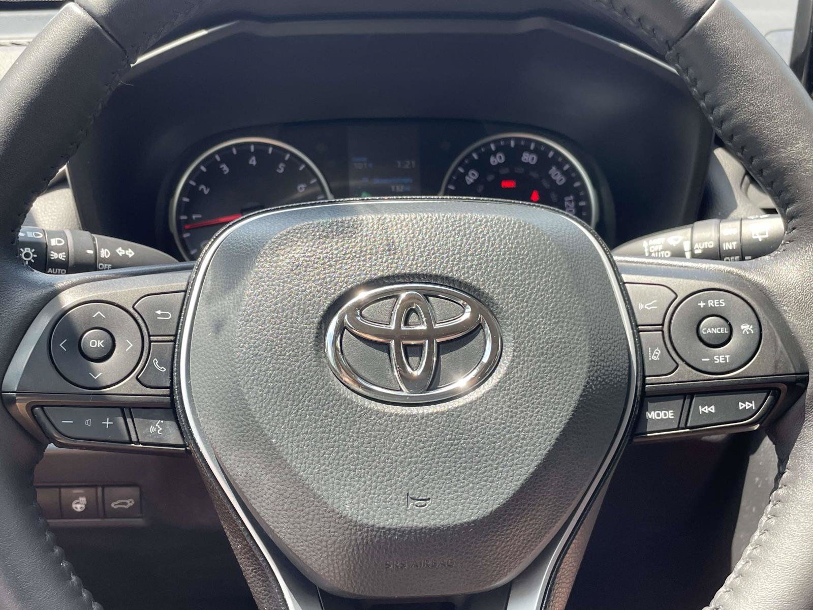 Used 2021 Toyota RAV4 XLE Premium AWD/4WD image 19