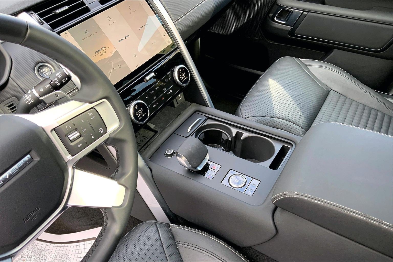 Certified 2025 Land Rover Discovery Dynamic SE AWD/4WD image 16