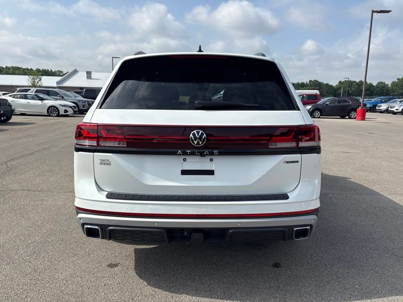 Used 2024 Volkswagen Atlas Peak Edition SEL AWD/4WD image 4