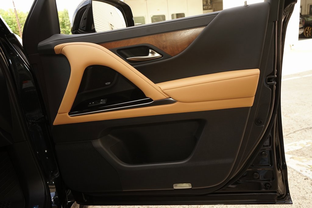 Used 2025 Lexus LX 600 4WD w/ Luxury Package image 29