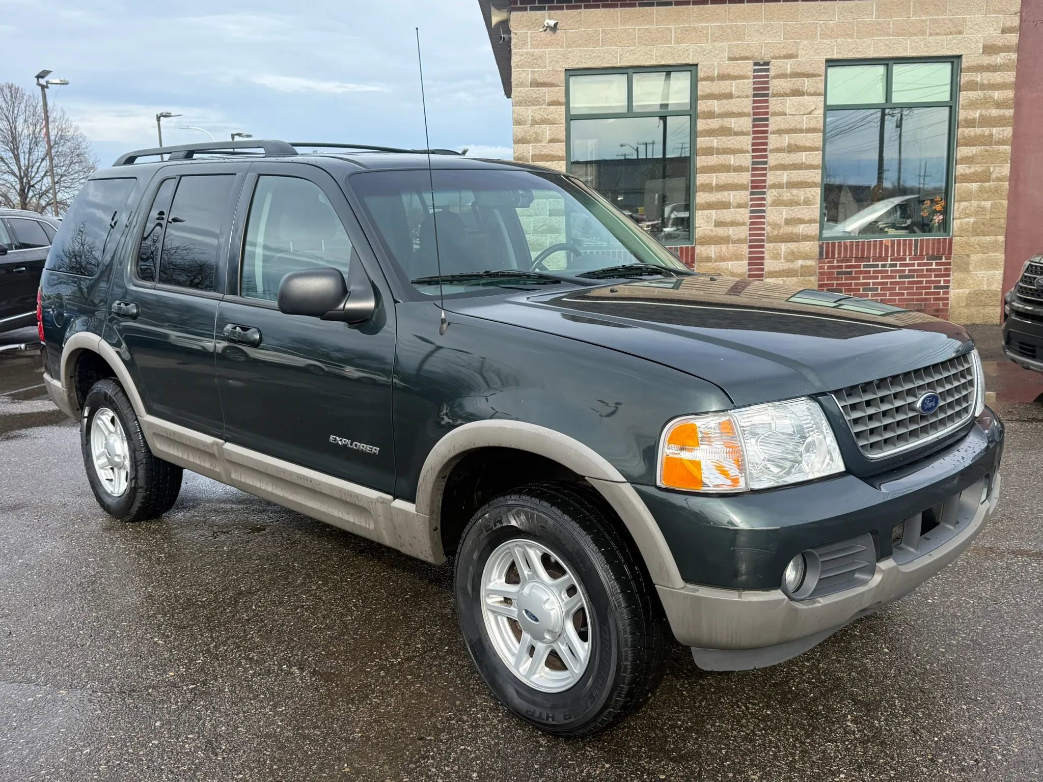Used 2002 Ford Explorer XLT image 3