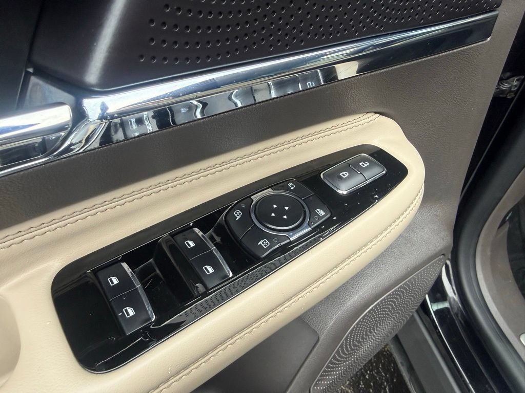 Used 2023 Lincoln Corsair AWD w/ Equipment Group 101A image 12